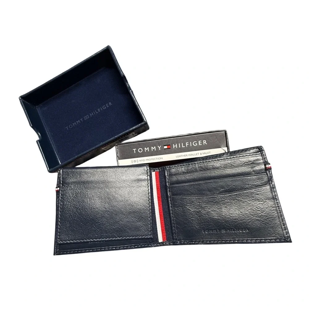 Tommy Hilfiger Men's Leather RFID Wallet & Valet Gift Set‎ (Navy/Red trim)